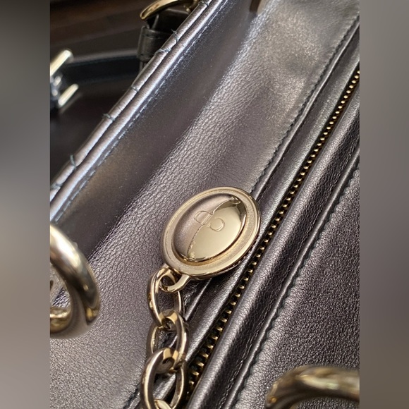 CHRISTIAN DIOR
Metallic Calfskin Cannage Medium Lady Dior
Gunmetal Grey - Picture 11 of 16